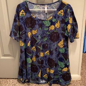 Size M lularoe perfect tee